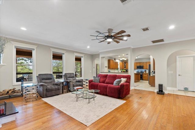 550 League Line RD, Smithville, TX 78957