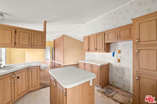 6425 Smoke Tree Road, Phelan, CA 92371