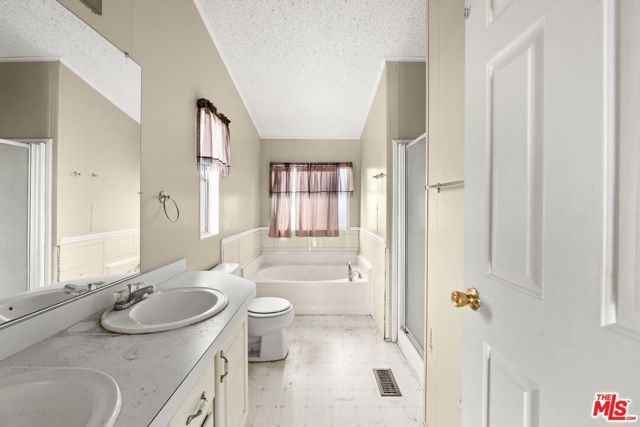 6425 Smoke Tree Road, Phelan, CA 92371