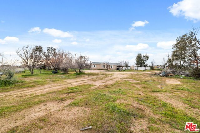 6425 Smoke Tree Road, Phelan, CA 92371