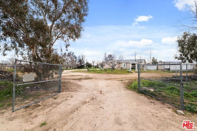 6425 Smoke Tree Road, Phelan, CA 92371