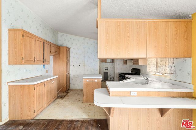 6425 Smoke Tree Road, Phelan, CA 92371