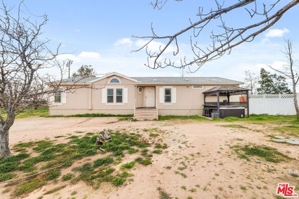 6425 Smoke Tree Road, Phelan, CA 92371