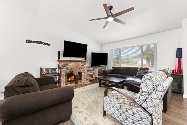 1700 Klamath River Dr, Rancho Cordova, CA 95670