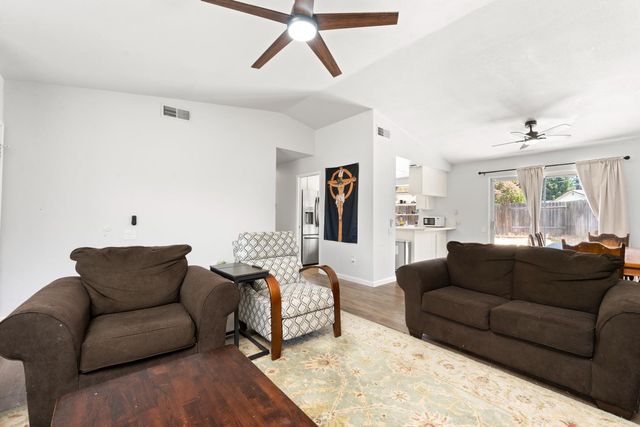 1700 Klamath River Dr, Rancho Cordova, CA 95670