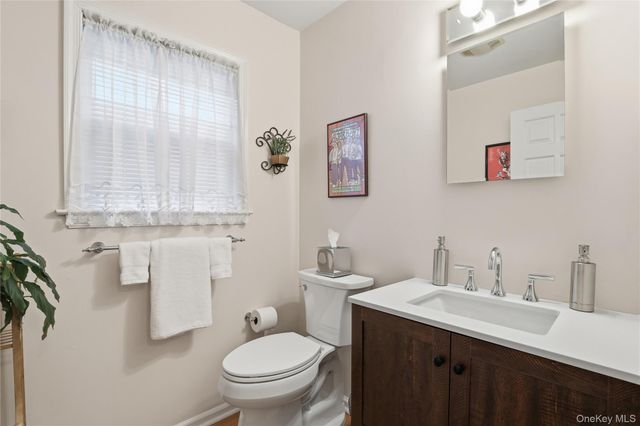 6-8 Marion Avenue, Harrison, NY 10528