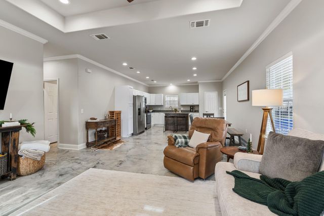 413 E Spruce Street, Huntington, TX 75949