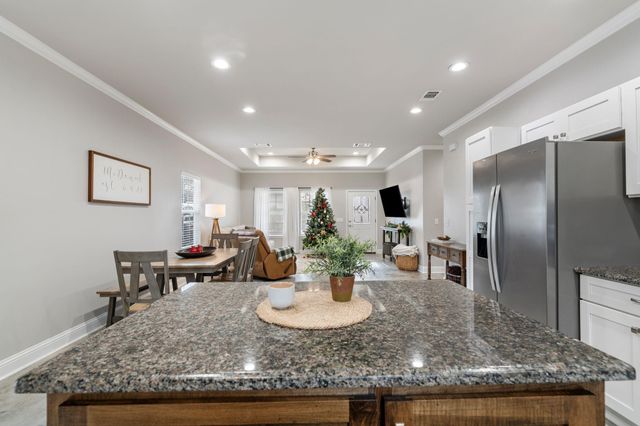 413 E Spruce Street, Huntington, TX 75949