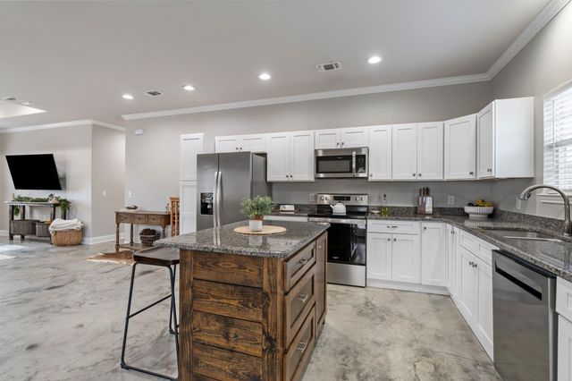 413 E Spruce Street, Huntington, TX 75949