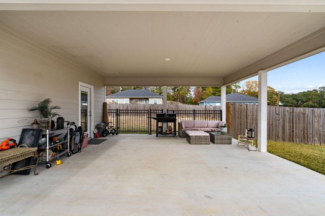 413 E Spruce Street, Huntington, TX 75949