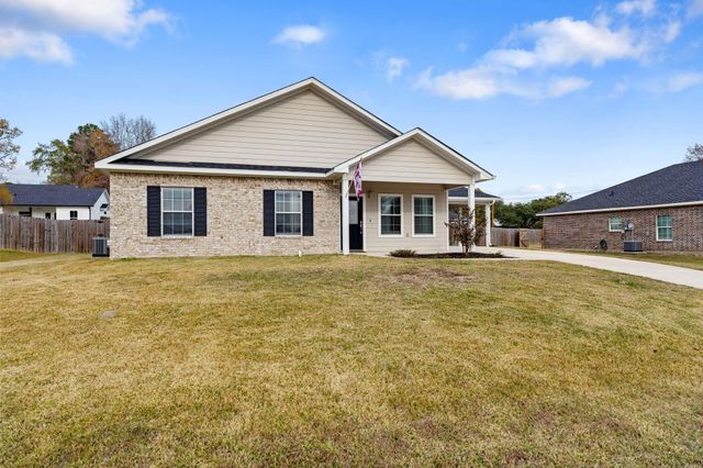 413 E Spruce Street, Huntington, TX 75949
