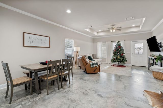 413 E Spruce Street, Huntington, TX 75949