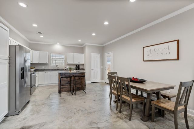 413 E Spruce Street, Huntington, TX 75949