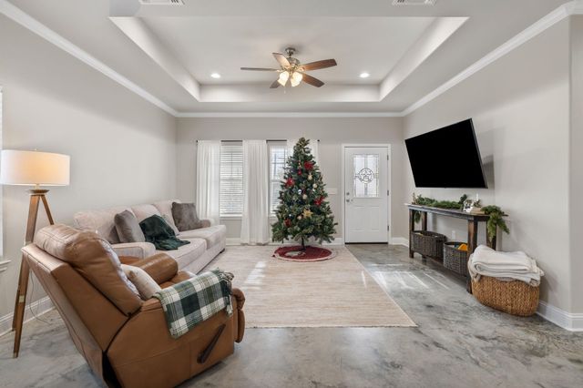 413 E Spruce Street, Huntington, TX 75949