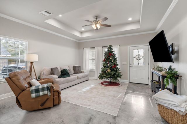 413 E Spruce Street, Huntington, TX 75949