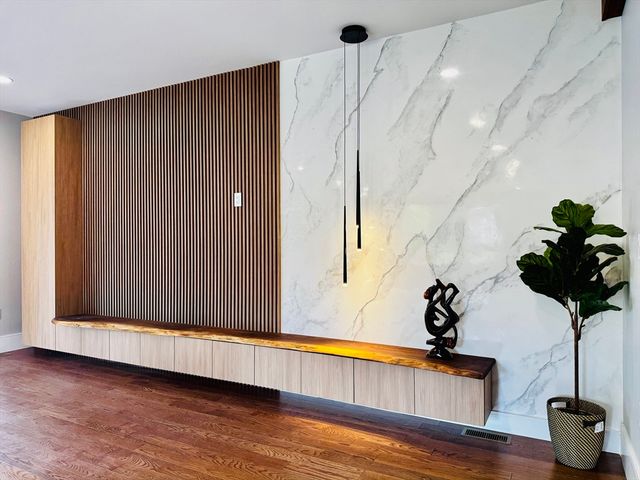 12 Linden St, Natick, MA 01760