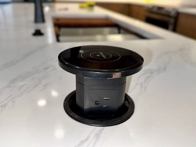 12 Linden St, Natick, MA 01760