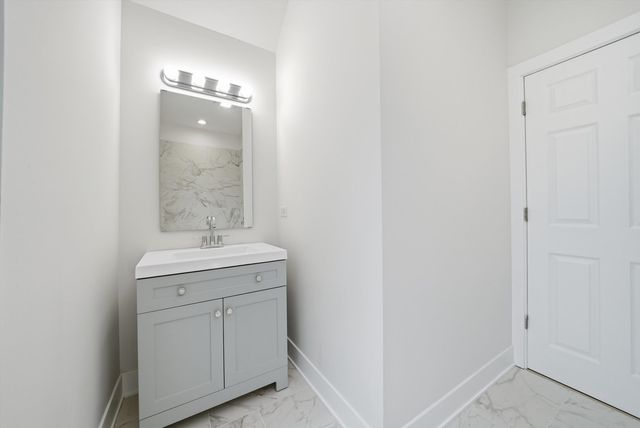 6409 S Albany Avenue, Chicago, IL 60629