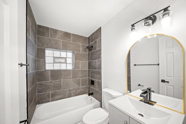 6810 S WABASH Avenue, Chicago, IL 60637