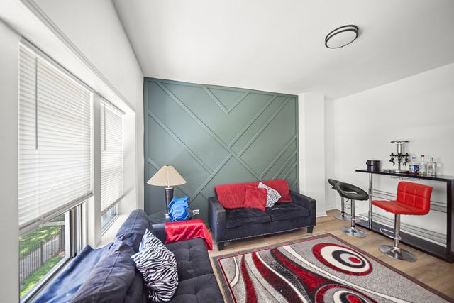 6810 S WABASH Avenue, Chicago, IL 60637