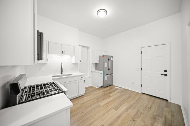 6810 S WABASH Avenue, Chicago, IL 60637