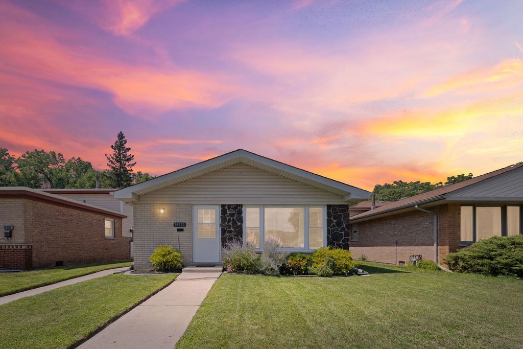 14112 S Saginaw Avenue S, Burnham, IL 60633