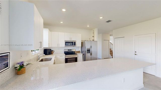 2333 SE 28th Ct, Homestead, FL 33035