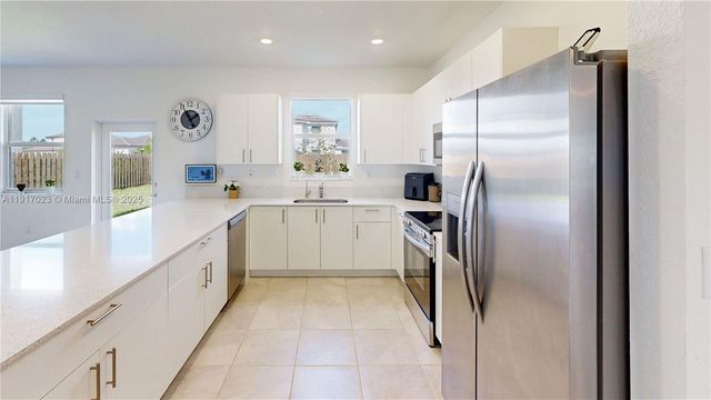 2333 SE 28th Ct, Homestead, FL 33035