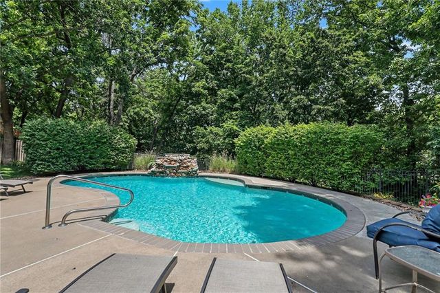 1915 NW WILDWOOD Court, Blue Springs, MO 64015