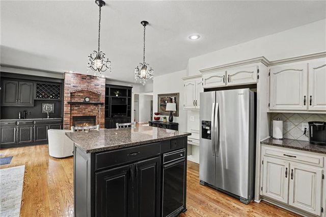 1915 NW WILDWOOD Court, Blue Springs, MO 64015