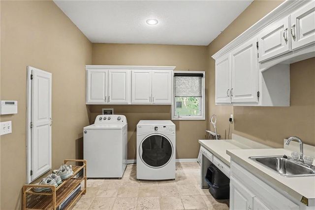 1915 NW WILDWOOD Court, Blue Springs, MO 64015