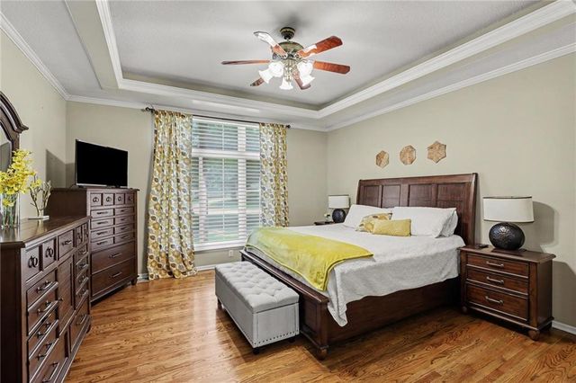 1915 NW WILDWOOD Court, Blue Springs, MO 64015