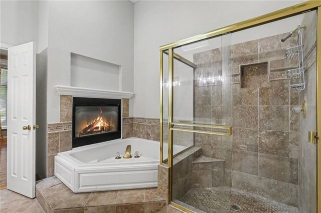 1915 NW WILDWOOD Court, Blue Springs, MO 64015