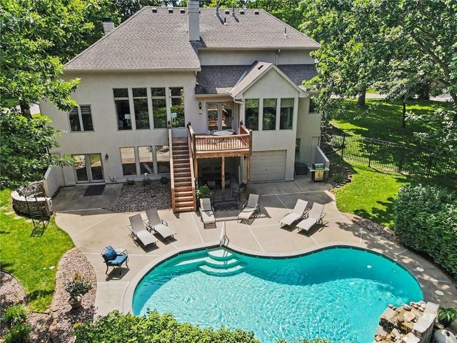 1915 NW WILDWOOD Court, Blue Springs, MO 64015