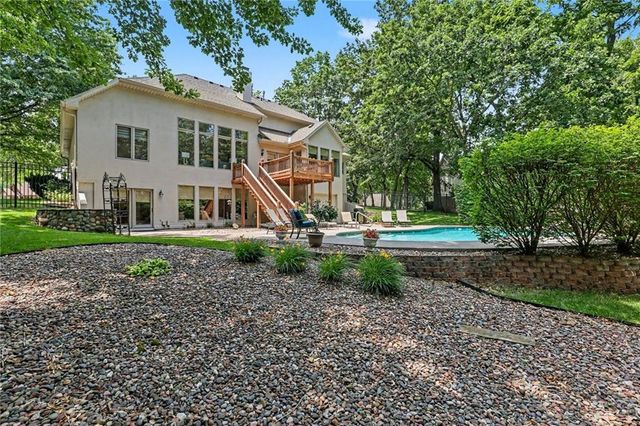 1915 NW WILDWOOD Court, Blue Springs, MO 64015