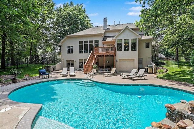 1915 NW WILDWOOD Court, Blue Springs, MO 64015