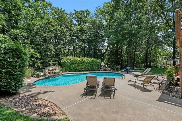 1915 NW WILDWOOD Court, Blue Springs, MO 64015