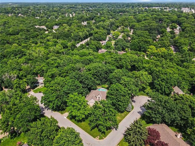 1915 NW WILDWOOD Court, Blue Springs, MO 64015