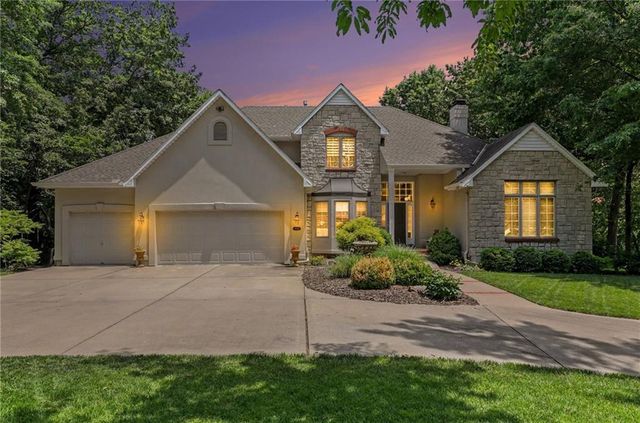 1915 NW WILDWOOD Court, Blue Springs, MO 64015