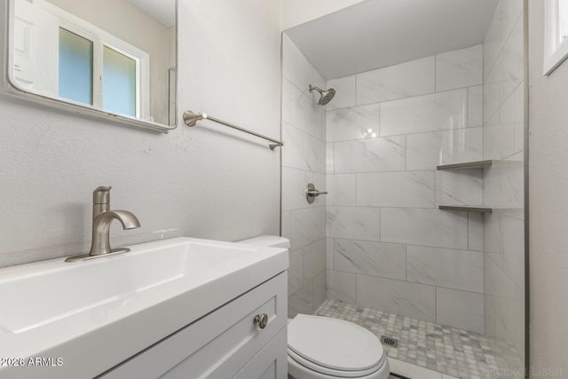 7701 W FAIRMOUNT Avenue, Phoenix, AZ 85033