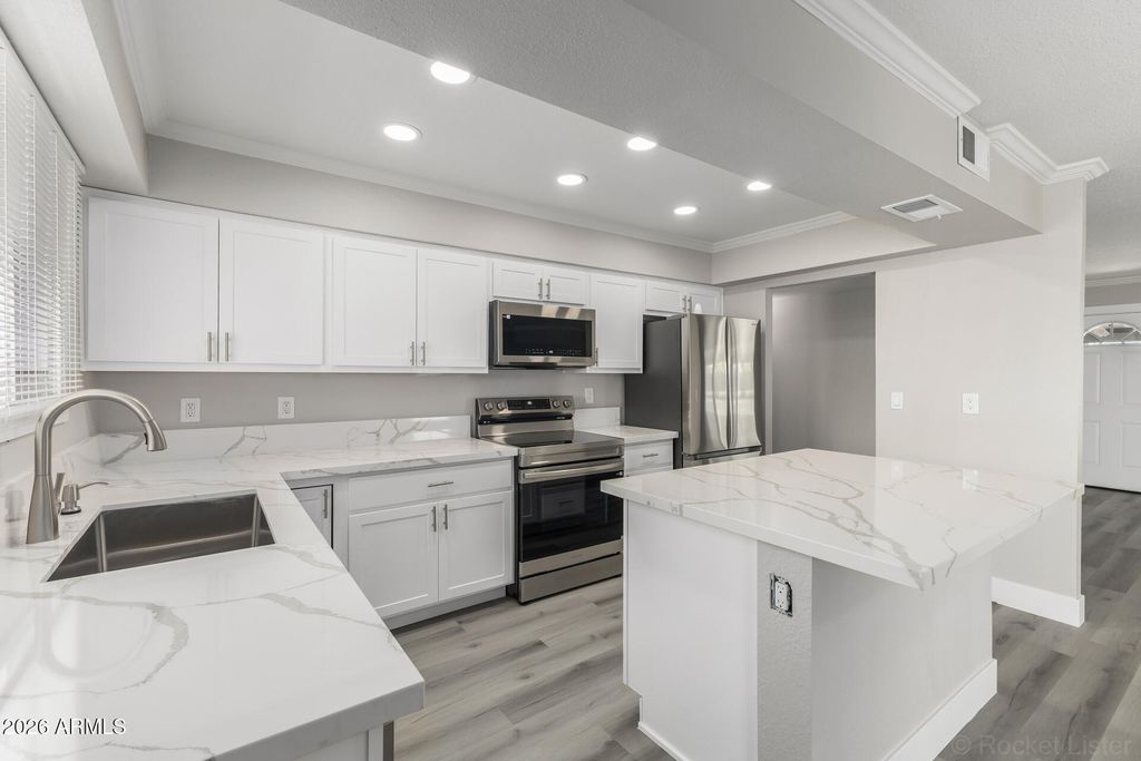 7701 W FAIRMOUNT Avenue, Phoenix, AZ 85033