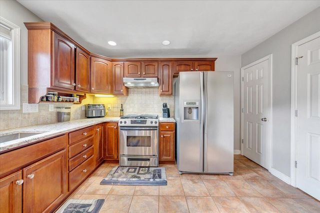 1818 High Gate LN, Salem, VA 24153