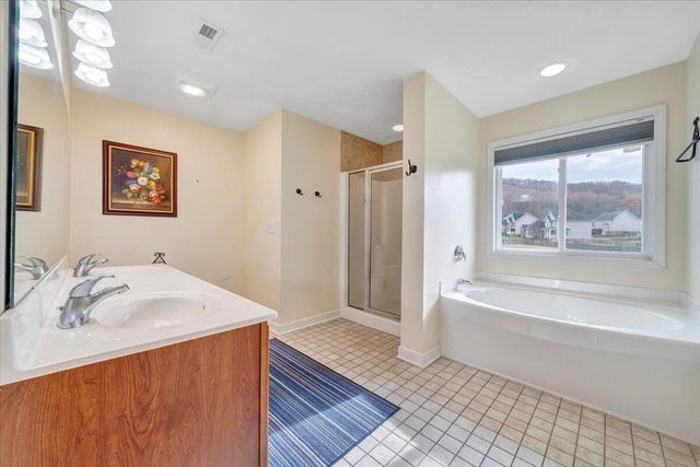 1818 High Gate LN, Salem, VA 24153