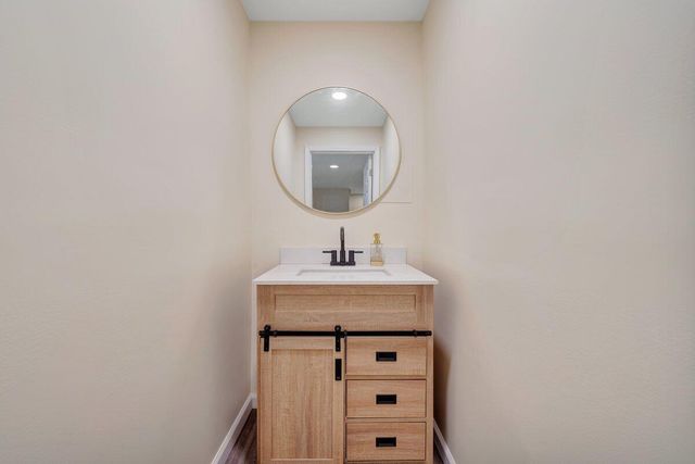 1818 High Gate LN, Salem, VA 24153