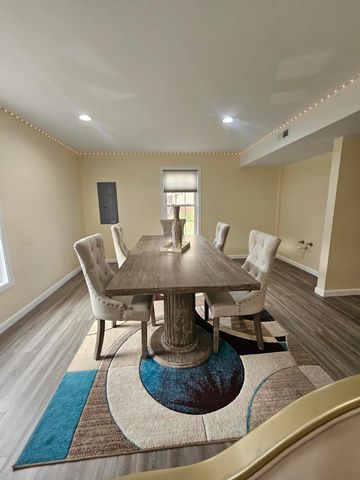 1818 High Gate LN, Salem, VA 24153