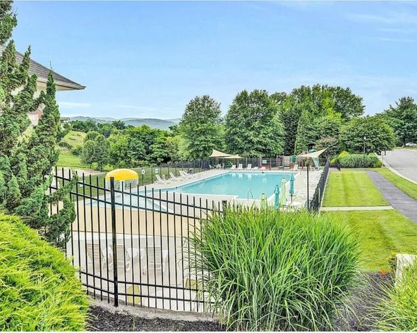 1818 High Gate LN, Salem, VA 24153