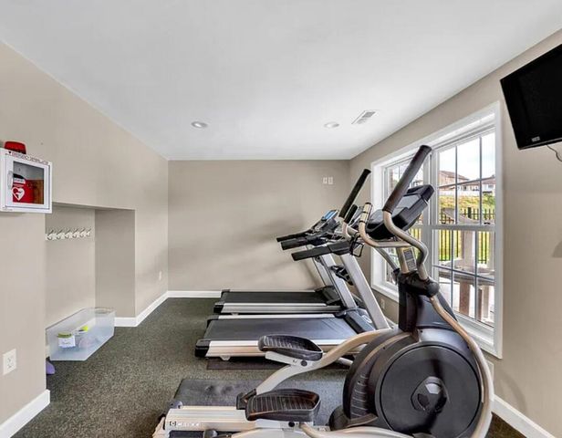 1818 High Gate LN, Salem, VA 24153