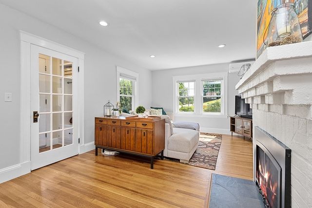270 Elm St, Walpole, MA 02081