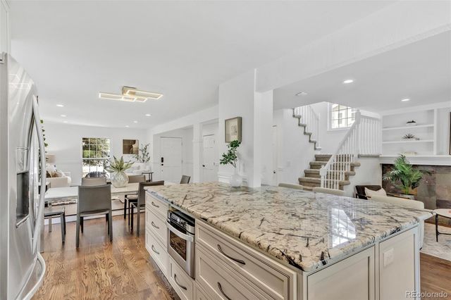 7926 S Roslyn Way, Englewood, CO 80112