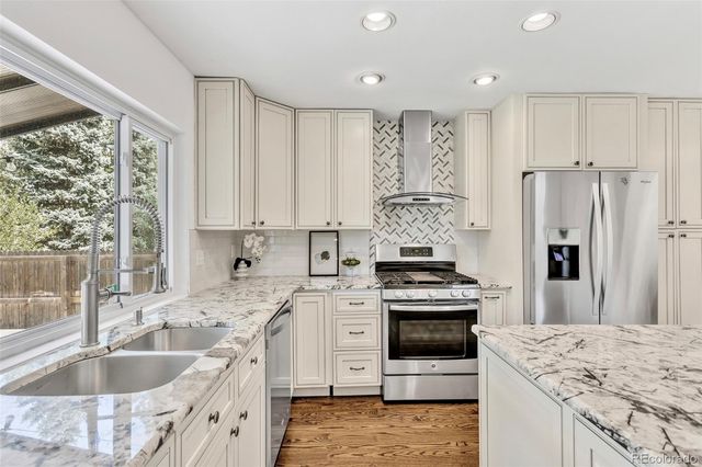7926 S Roslyn Way, Englewood, CO 80112